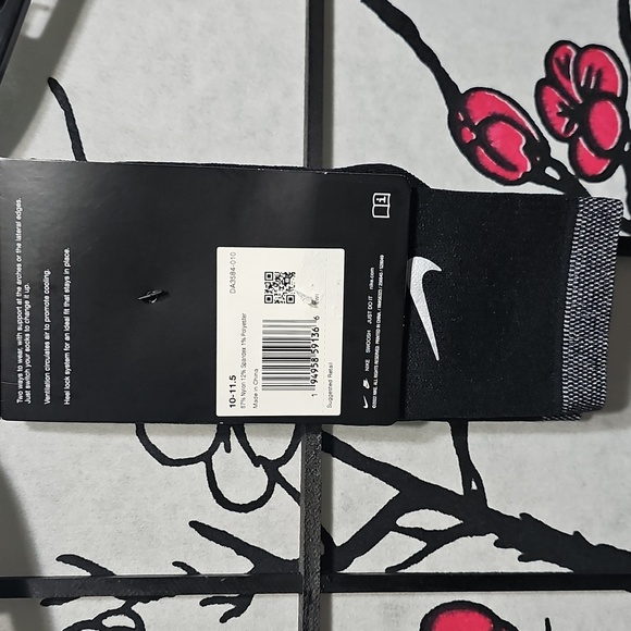 Nike Spark Black Crew Socks Womens Fits Sizes 11.5-13 New - Picture 3 of 3